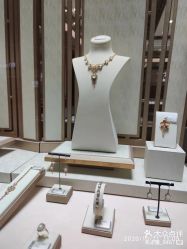 -六福珠寶(金元宝海滨国际店)