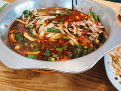 -兔行天下-鸿鹤鲜锅兔(中海国际店)