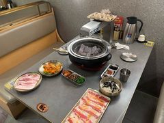 -围炉肉舍•炭烤活鳗•丹东海鲜烤肉(步行街店)