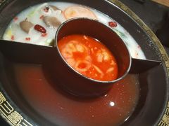 牛油骨汤番茄三味锅-味舵主重庆火锅(邓尉路店)