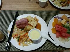 -西安大雁塔科技大学地铁站亚朵酒店