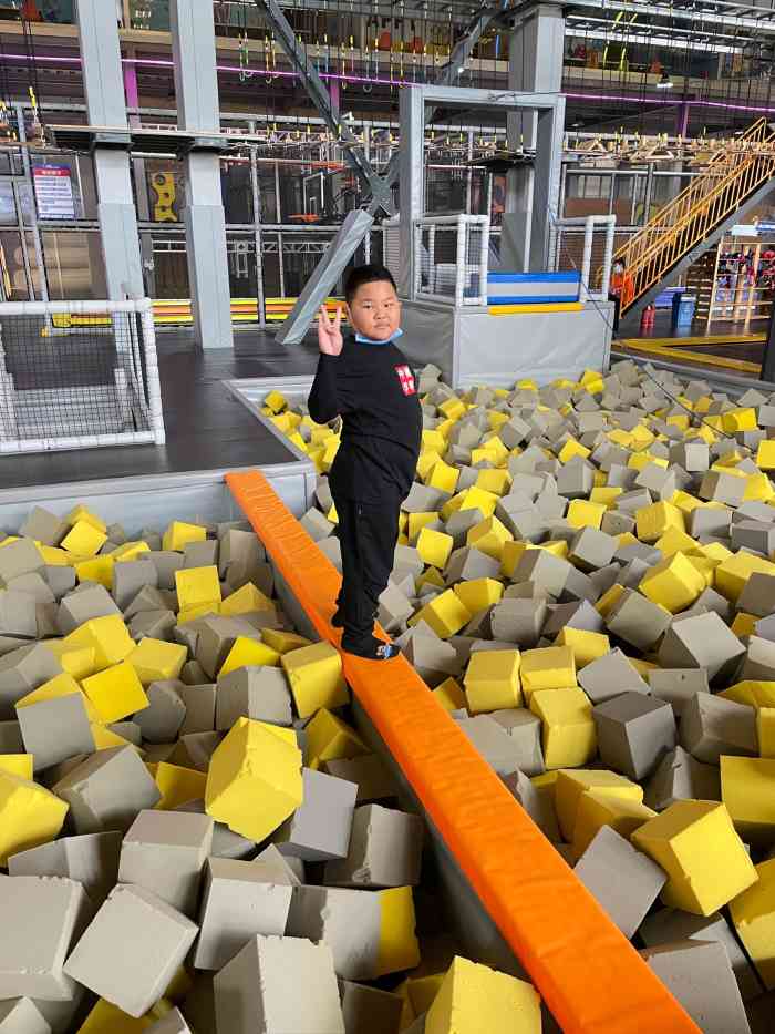 super rabbit运动汇·蹦床·轰趴·团建·派对·桌游·vr·攀岩(大学