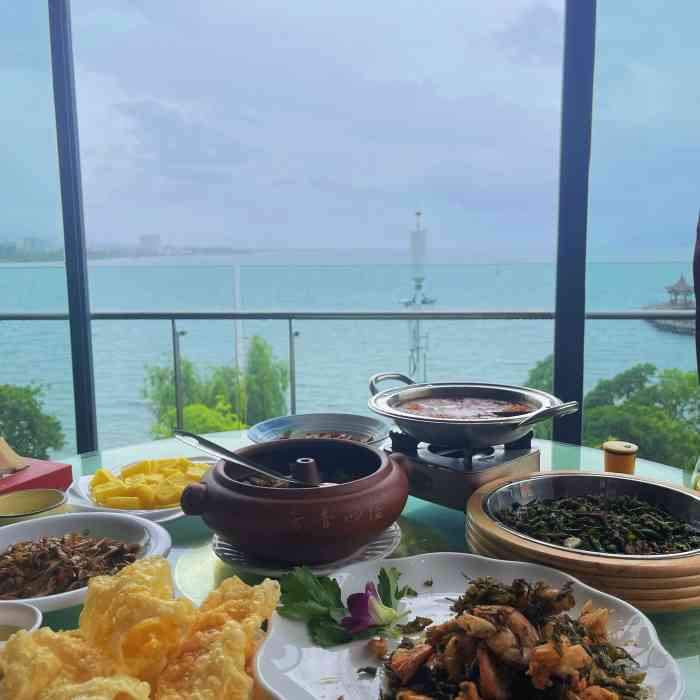 水上人家民俗餐厅(洱海公园店)-"这家店就在洱海公园对面,足足有四层