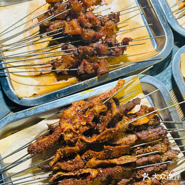 西安城墙脚下 本地人会反复去的烧烤店
