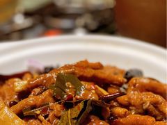 麻辣鸡爪-刘胖子家常菜·蹄花焖藕(中央花园店)
