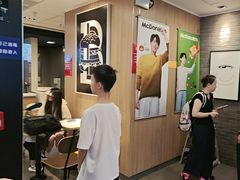 -麦当劳(上海虹桥站30B检票口楼上)