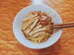 -松树干拌面店