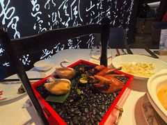 脆皮玻璃乳鸽-山泉粤宴(广东大厦店)