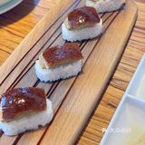 炉温240℃烤制一小时，外皮酥脆，内里肉质鲜嫩多汁