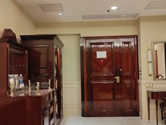 -深圳富苑皇冠假日套房酒店