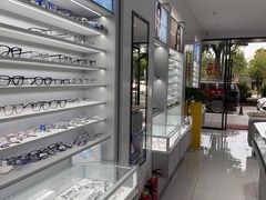 -光明眼镜·蔡司授权(徐泾店)