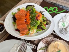 -Chom Cafe and Restaurant