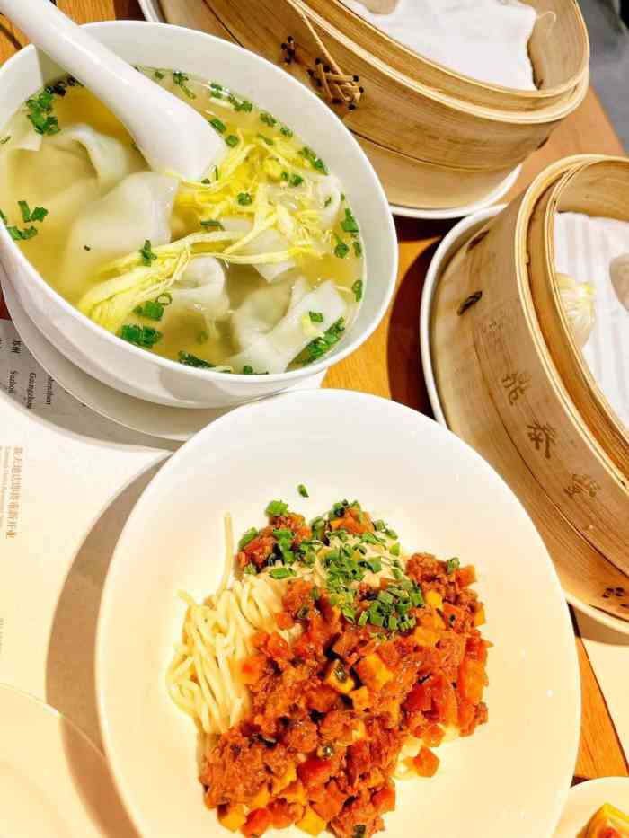 鼎泰丰(新天地店)-"n久不吃了,有点想了.点了招牌小笼包,豆.