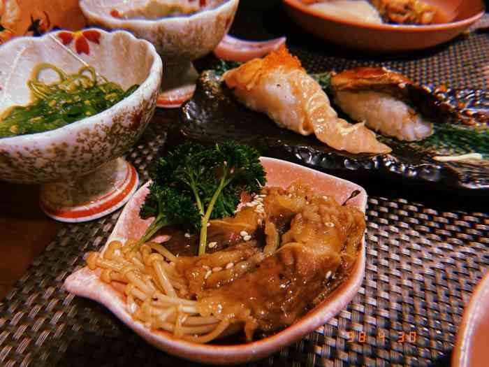 一禾日本料理深夜食堂-"四个人吃了一份套餐,又另点了些,大概人均.