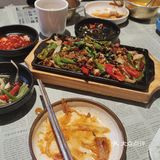 带上我的labubu去吃最爱的韩料店啦