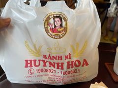 -Bánh Mì Huynh Hoa