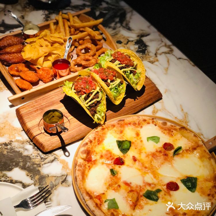 值得一试的CBD秘境花园餐吧