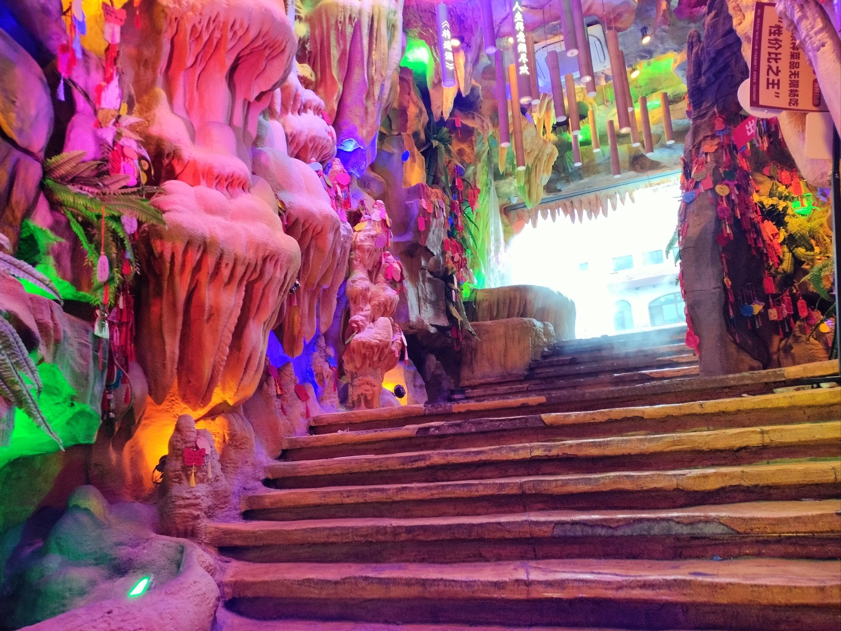 滨江道的水帘洞