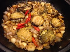 -山珍王国·云南野生菌石锅鱼