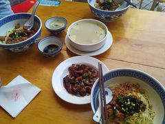 辣肉面-沪西老弄堂面馆(定西路店)