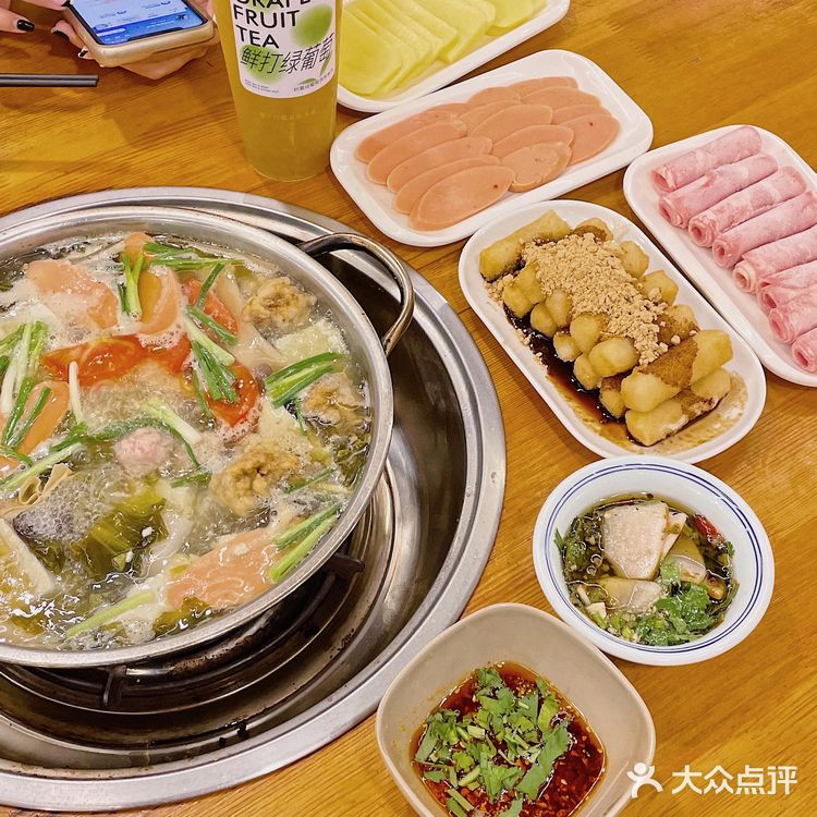 酸菜豆花火锅人均30！豆花素菜随便加
