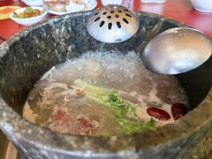 -鲁朗纳麦石锅鸡庄园