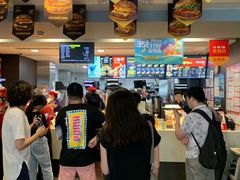等位区-麦当劳(斜土路2号店)