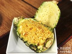 Fried&nbsp;Rice&nbsp;Served&nbsp;In&nbsp;Pineapple-自然餐厅(Phuket)
