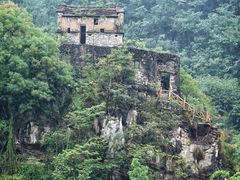 -高荡千年布依古寨旅游景区