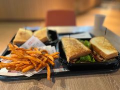 -The Habit Burger Grill 哈比特汉堡(复兴soho店)