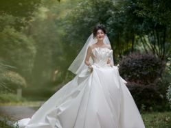 -艾米丽婚纱礼服