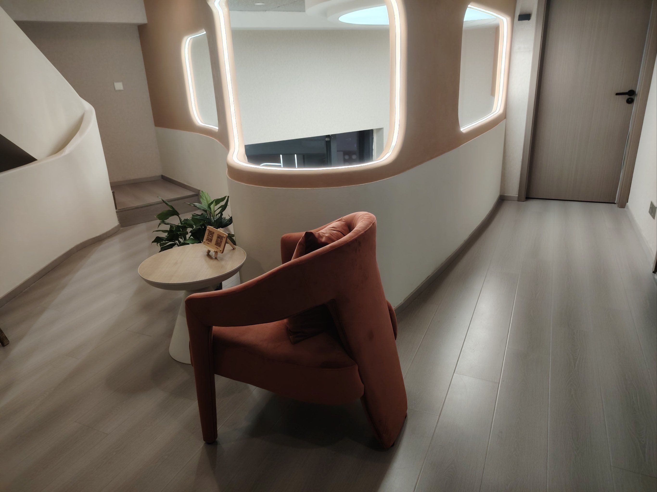 踏入青山区开元公馆正门口的这家美美容院