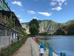 -百里峡七彩艺术小镇