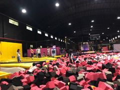 -嘿哟动霸CHUA·新潮玩运动娱乐中心·蹦床滑冰团建乐园