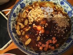 -爆炸头阿姨小四川正宗川味小吃(无任何分店)