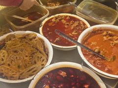 -爆炸头阿姨小四川正宗川味小吃(无任何分店)