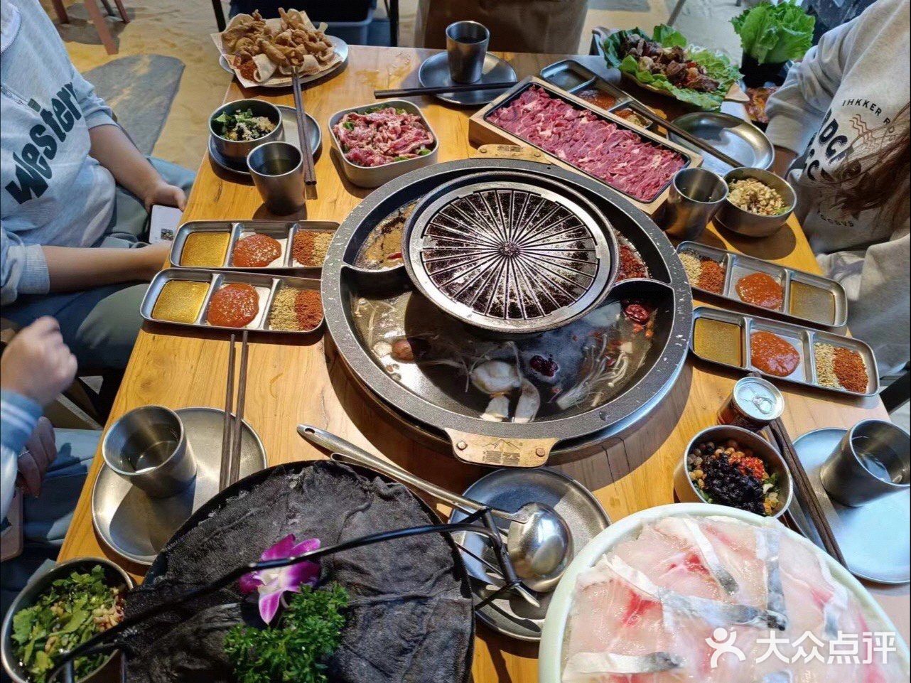 还是南门人会享受🐮 ！天台露营火锅好安逸🥩 🥘 ！!