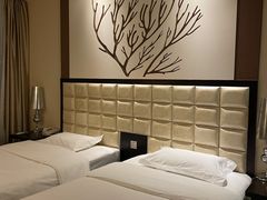 -昆明朗威酒店(昆明站火车站双桥夜市风情街店)