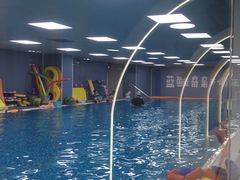 -蓝鲸奇亲子游泳俱乐部