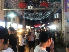 -吴山路夜市