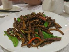 茶树菇炒牛肉-品鱼庄酒家(新世界大酒店店)