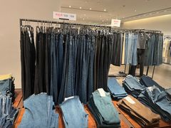 -URBAN REVIVO(高德置地广场·春广场店)