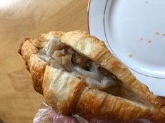 牛角包烧麦-不正咖啡(万达尊店)