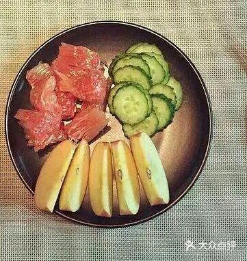 在大学食堂中晚餐也要吃好！