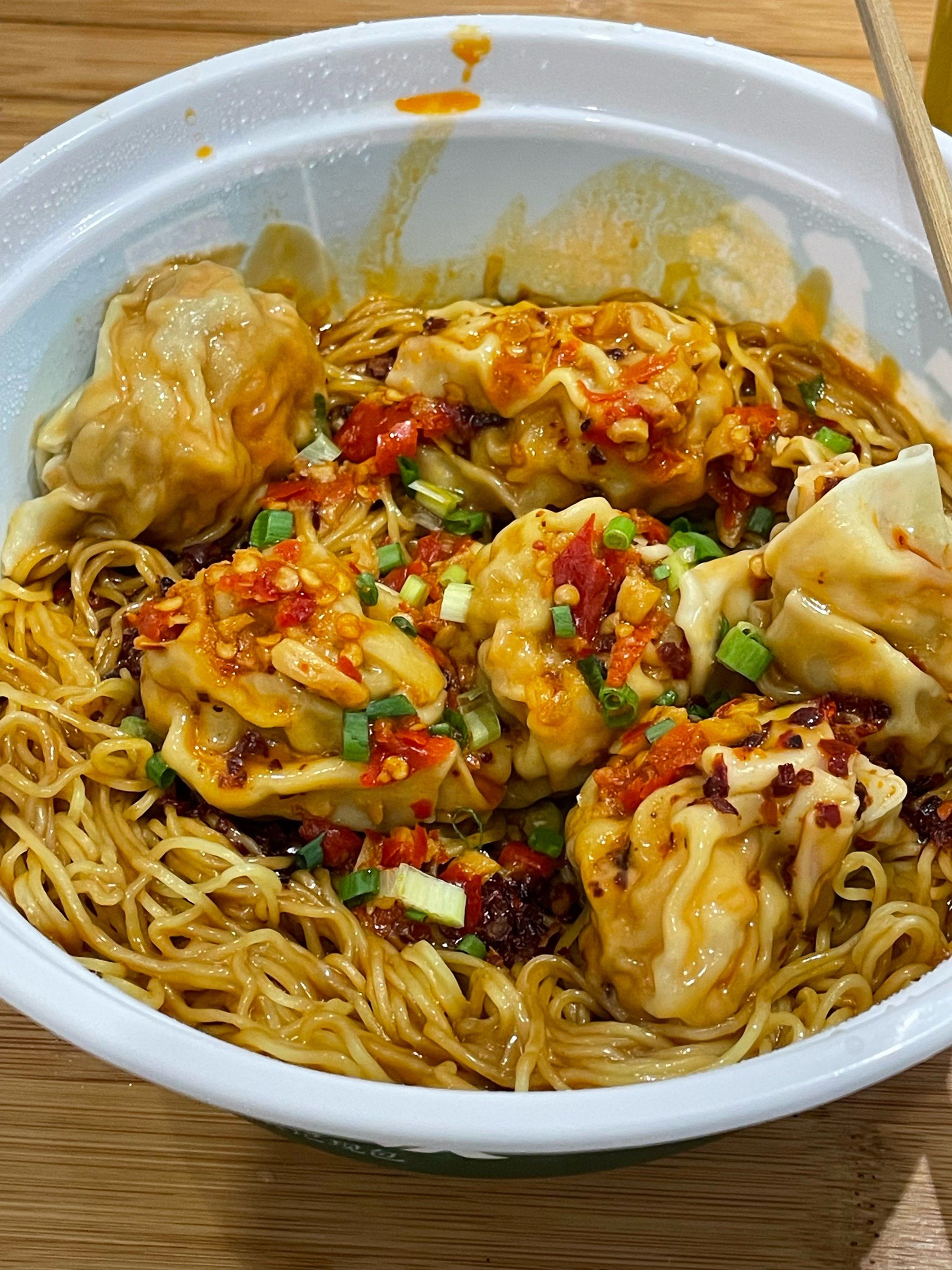 一碗热腾腾的鲜美饺子