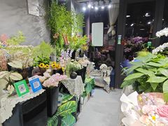 -何兮花店·气球派对鲜花店(马桥银春路万科城店)