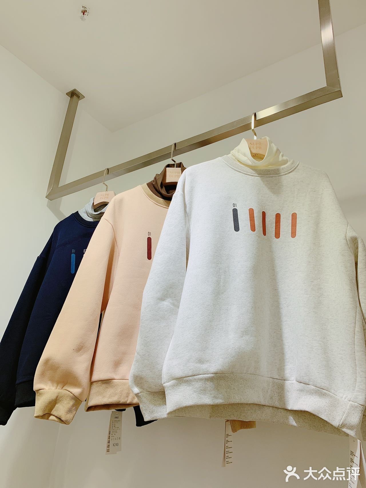 上衣基本在300左右就能拿下，全是百搭基本款