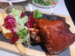 德国火焰咸猪肘-YUE·6·西式融合餐厅(外滩六号店)