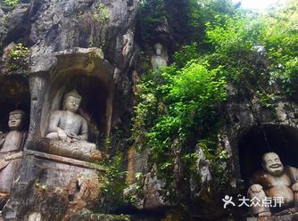 来杭州必逛的名胜古刹之一，灵隐寺可以逛一天，人不多