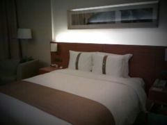 高级大床房-上海浦东康桥绿地假日酒店